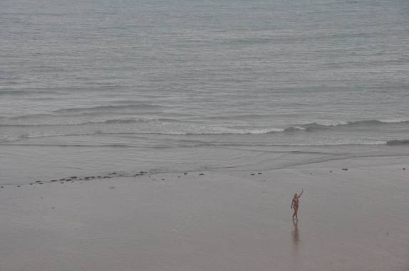 A Ana no mar de Canoa Quebrada - CE